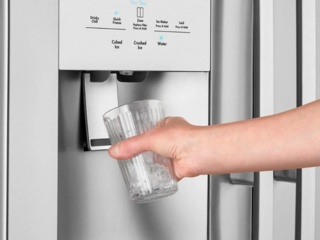 Зачем нужен льдогенератор в холодильниках Side-by-side