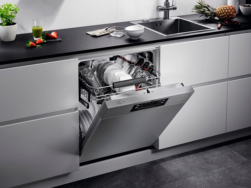 Посудомоечная с баком для воды. AEG FSR 63600. Встраиваемая посудомойка AEG. Встраиваемая компактная посудомоечная машина Baumatic 4r. Встраиваемая Gorenje посудомоечная машина gs531e10w.